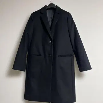 블랙 체스터 코트 투버튼