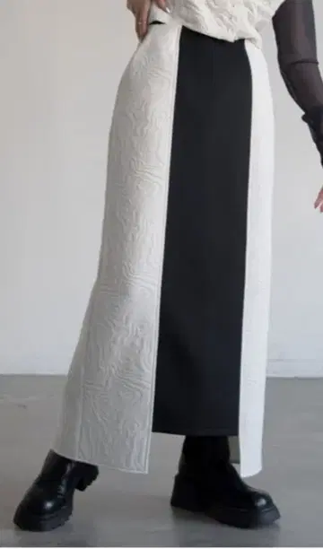 VACANCY 롱 스커트 화이트/블랙