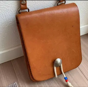 가죽 숄더백 네이티브 콘초 카멜 브라운 천연 가죽 비즈