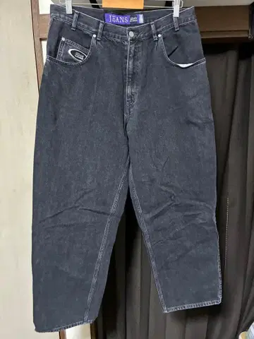 세단 올 퍼포스 블랙 테이퍼드 데님 팬츠