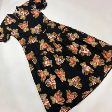 원더풀 월드 블랙 별 성조기 곰 패턴 핀턱 원피스