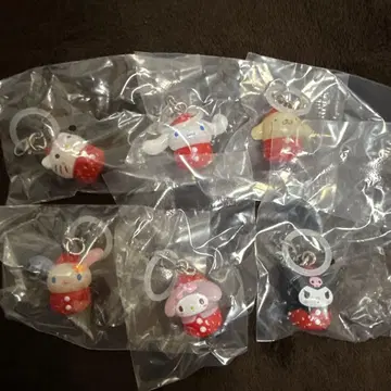 산리오 캐릭터즈 딸기 표시 액세서리 총 6종