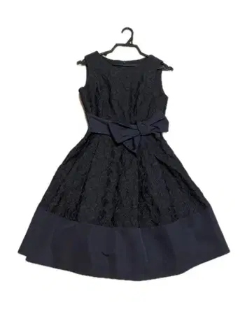 La Defense 허리 리본 원피스 네이비 9호 꽃무늬