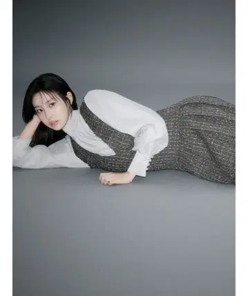 SNIDEL V넥 트위드 점프수트 [ 강혜원 착용 색상 ]