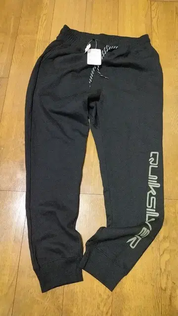 새상품 Quiksilver 스웨트 팬츠 블랙 조거 팬츠 L 사이즈