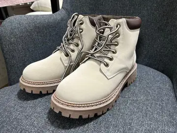 [ 거의 새상품 미사용 ] 화이트 레이스업 부츠 합성 피혁