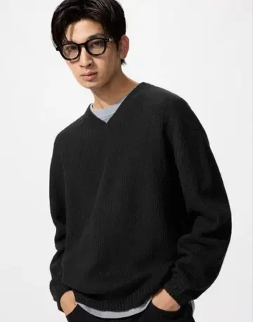 유니클로 블랙 V넥 니트 M 수플레얀