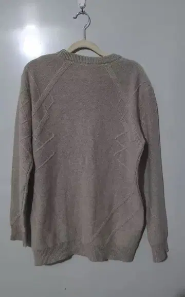 베이지 니트 스웨터 래글런 슬리브