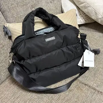 FEATHER ROO 블랙 숄더백 미사용 새상품