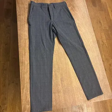 그레이 체크 무늬 슬랙스