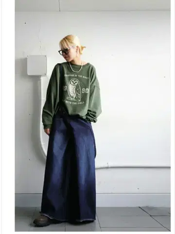 올빼미 그래픽 오버 사이즈 트레이닝복