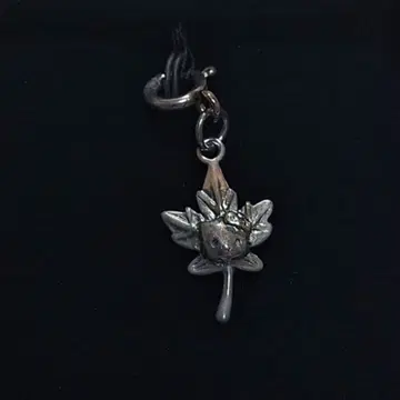 헬로키티 액세서리 참 메이플 리프 키티 Silver925