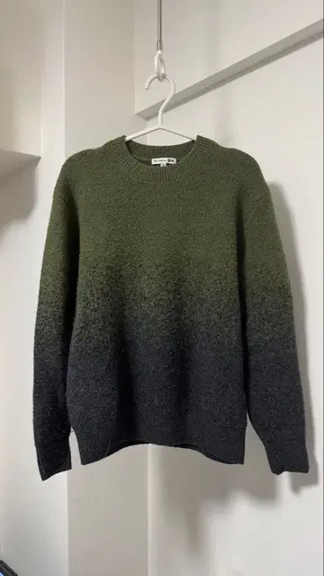 [ 유니클로 JW 앤더슨 ] 수플레얀 그라데이션 크루넥 스웨터