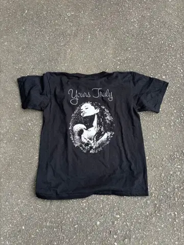 아리아나 그란데 Yours Truly 티셔츠