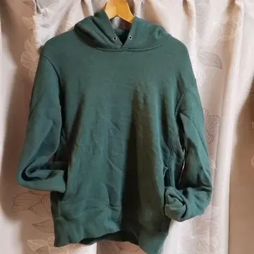 [ 유니클로 ] 다크 그린 후드 부착 후드티