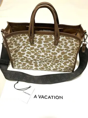 [ A VACATION ] 토트백 BREAD M 레오파드