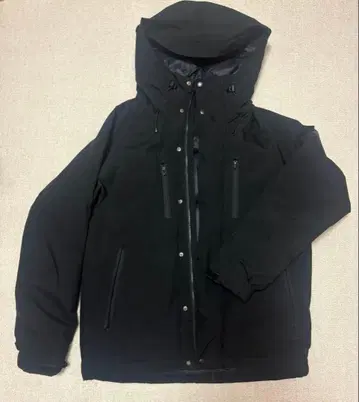 블랙 다운 자켓 후드 부착