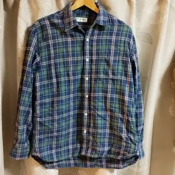 네이비와 그린 체크 무늬 플란넬 셔츠