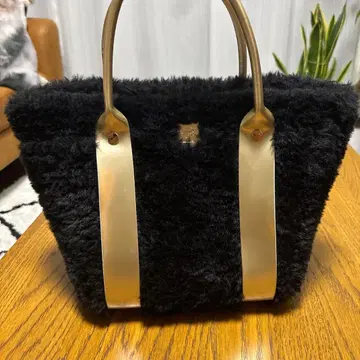 퍼 느낌 블랙 토트백 골드 핸들