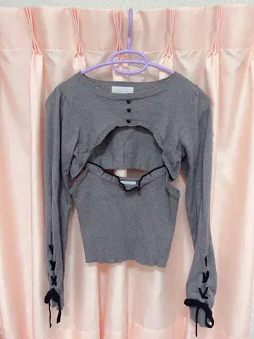 pium 레이스업 슬리브 레이어드 니트 차콜