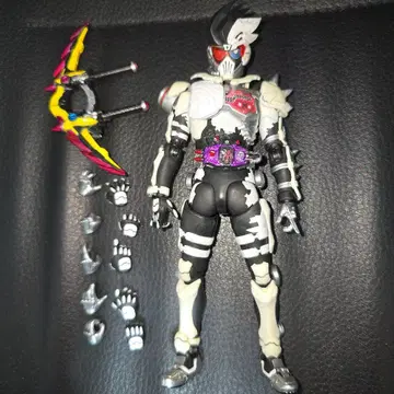 S.H. 피규아트 가면라이더 겐무 좀비 게이머 레벨 X