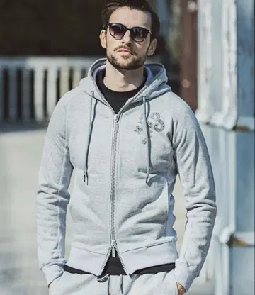 [ 1PIU1UGUALE3 RELAX ] 1+1=3 큐빅 로고 맨투맨