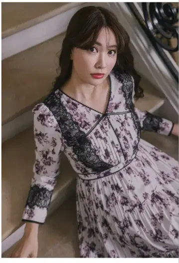 새상품 Herlipto Grasse Floral Pleated Dress