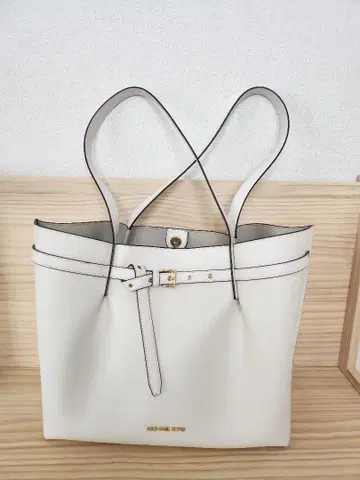 마이클 코스 에밀리아 화이트