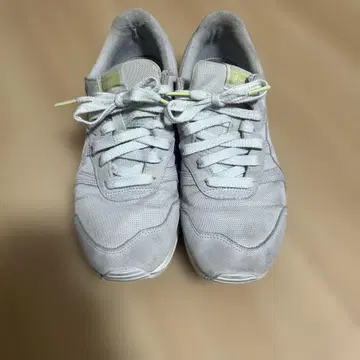 오니츠카타이거 그레이 스웨이드 메쉬 스니커즈