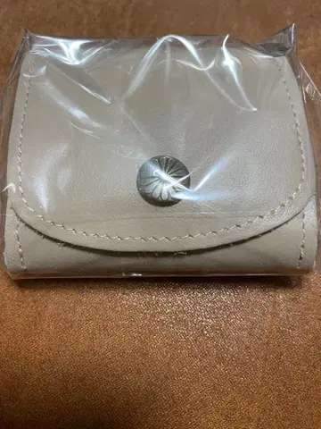 베이지 가죽 코인 케이스 플랩식