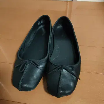 클락스 프레클 아이스 플랫슈즈 24.5