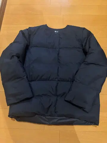 유니클로C 라이트 다운 자켓 블랙 M 사이즈