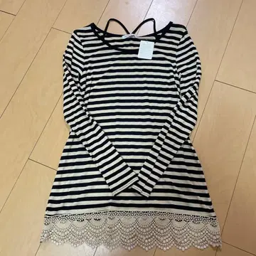 Alphabet's alphabet 스트라이프 긴팔 T셔츠