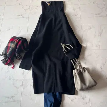 두지엠 클라세 울 캐시미어 터틀넥 니트 원피스 블랙