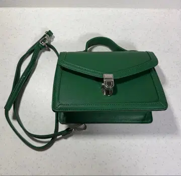 그린 컬러 핸들 부착 숄더백