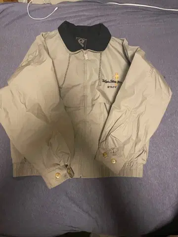 스태프 로고 포함 베이지 나일론 자켓