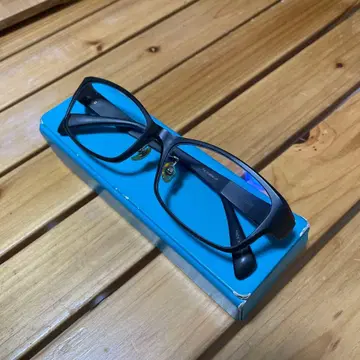 블랙 직사각형 안경 케이스 포함