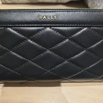 발리 BALLY 가죽 퀼팅 라운드 장지갑
