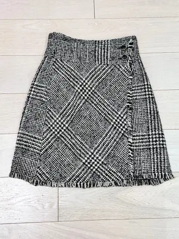 Apuweiser-riche 화이트 블랙 체크 무늬 타이트 스커트