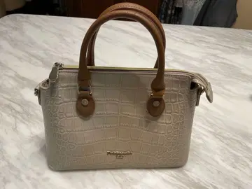 베이지 크로커다일 패턴 핸드백