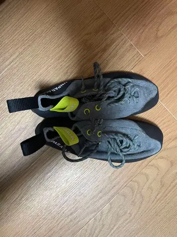 언패러럴 약혼 레이스업 EUR37