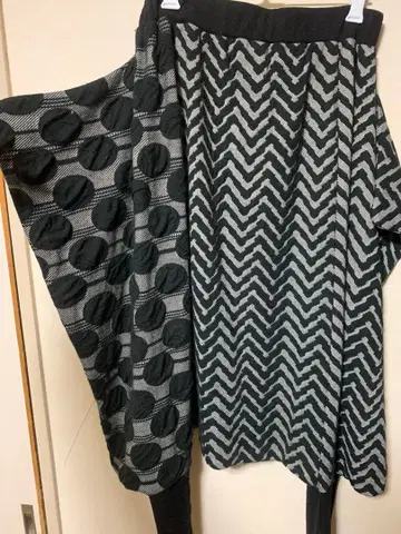 사루엘 팬츠 블랙과 그레이 패턴