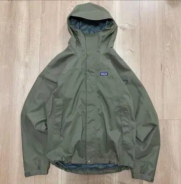 Patagonia 스톰 자켓 mars 컬러