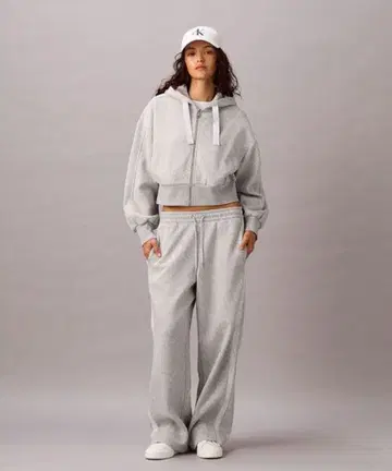 이번 시즌! Calvin Klein 그레이 크롭 후드티 셋업
