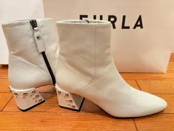 FURLA 화이트 숏부츠 지비츠 밑창 23.5(37)