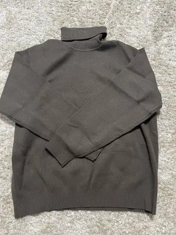 새상품 GU 터틀넥 니트 스웨터 2장 세트