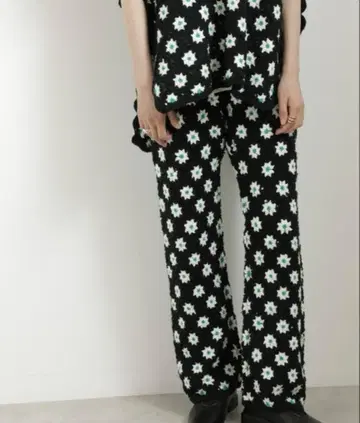 rose bud mag.by c 마그바이씨 크로셰 니트 팬츠