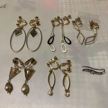 유품 정리 중 클립식 귀찌 세트