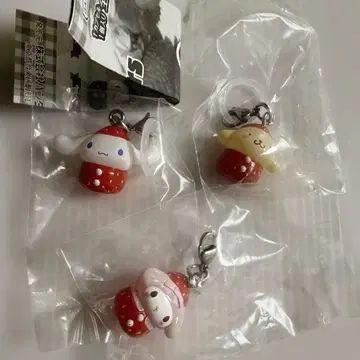 산리오 캐릭터즈 딸기 메지루시 액세서리