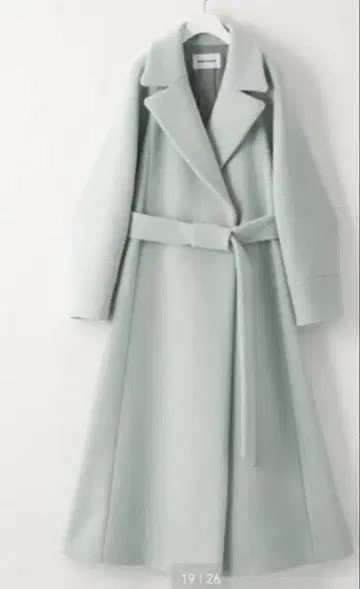 EMMEL REFINES의 EM 벨티드 플레어 롱 코트 (라이트 블루)